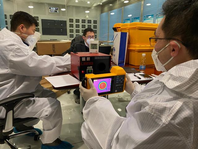 對紅外線熱像儀進行義務計量校準，工程師讓首都機場測溫更精準